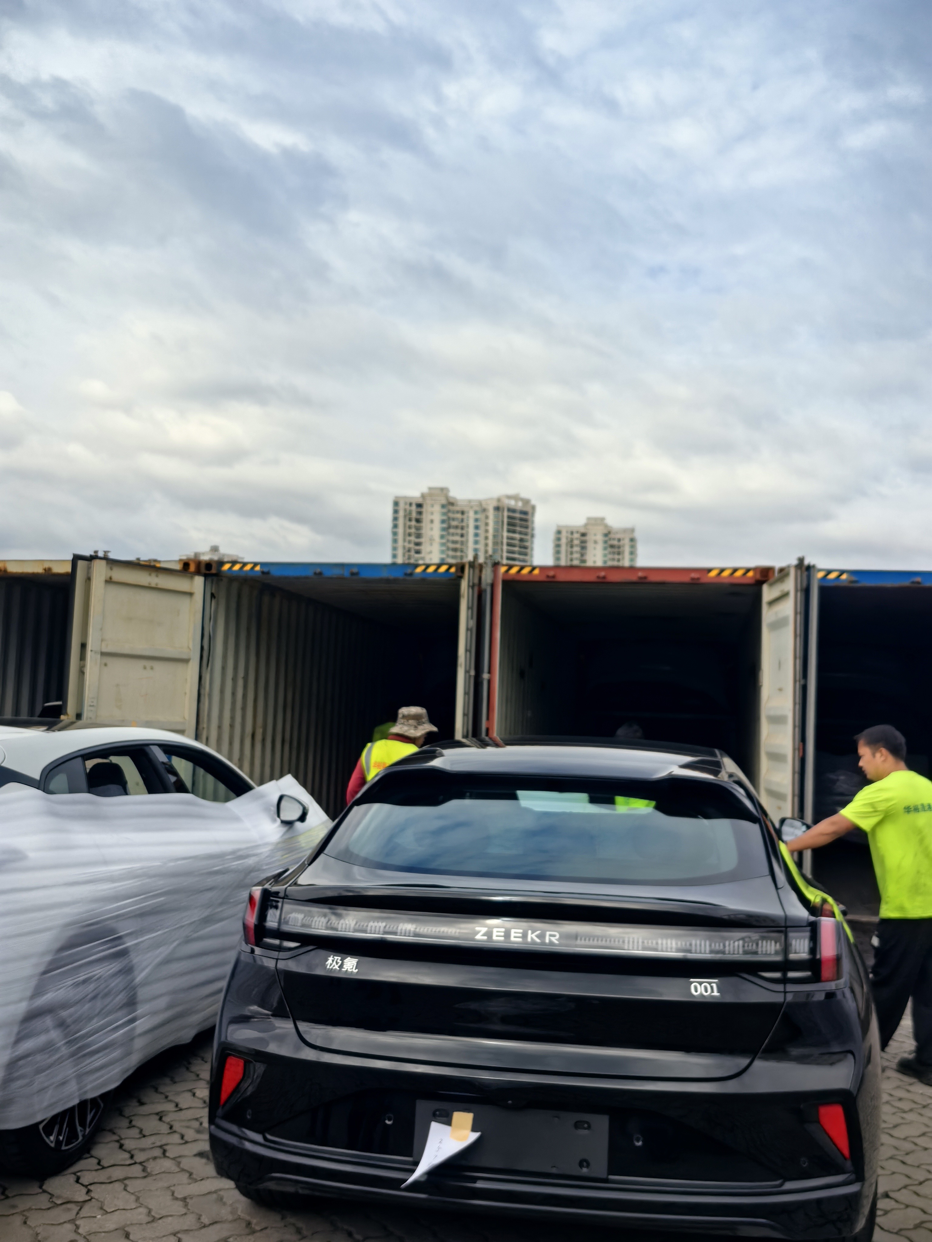 ZEEKR 001 being loaded into containers